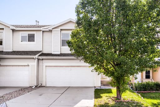 Bright and Spacious 3BD 2.5BA Duplex in Northglenn with Easy Access to Boulder and Rocky Mountains!