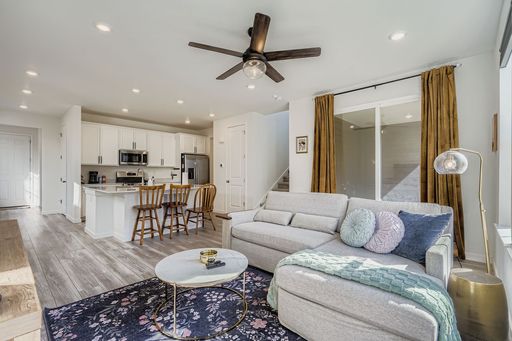 Fully Furnished 3Bd2.5Ba Palisade Park Home w/ Fenced Yard - 30 DAY STAY MINIMUM! – photo 1