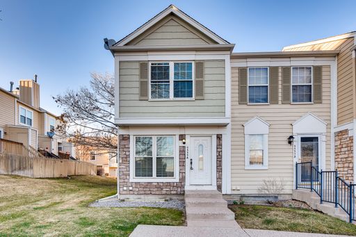 Beautiful 3 Bedroom 2.5 Bath 2-Story Townhome! – photo 1
