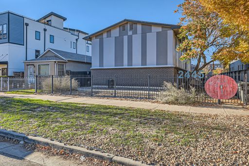 **Take 1/2 off of the first month's rent-apply today!!! – photo 1