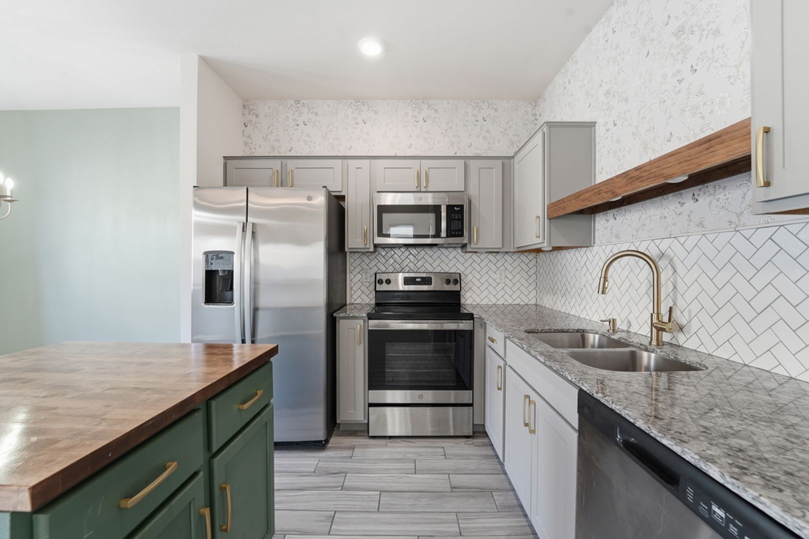 Phoenix Townhome: 2146 W Harmont Dr