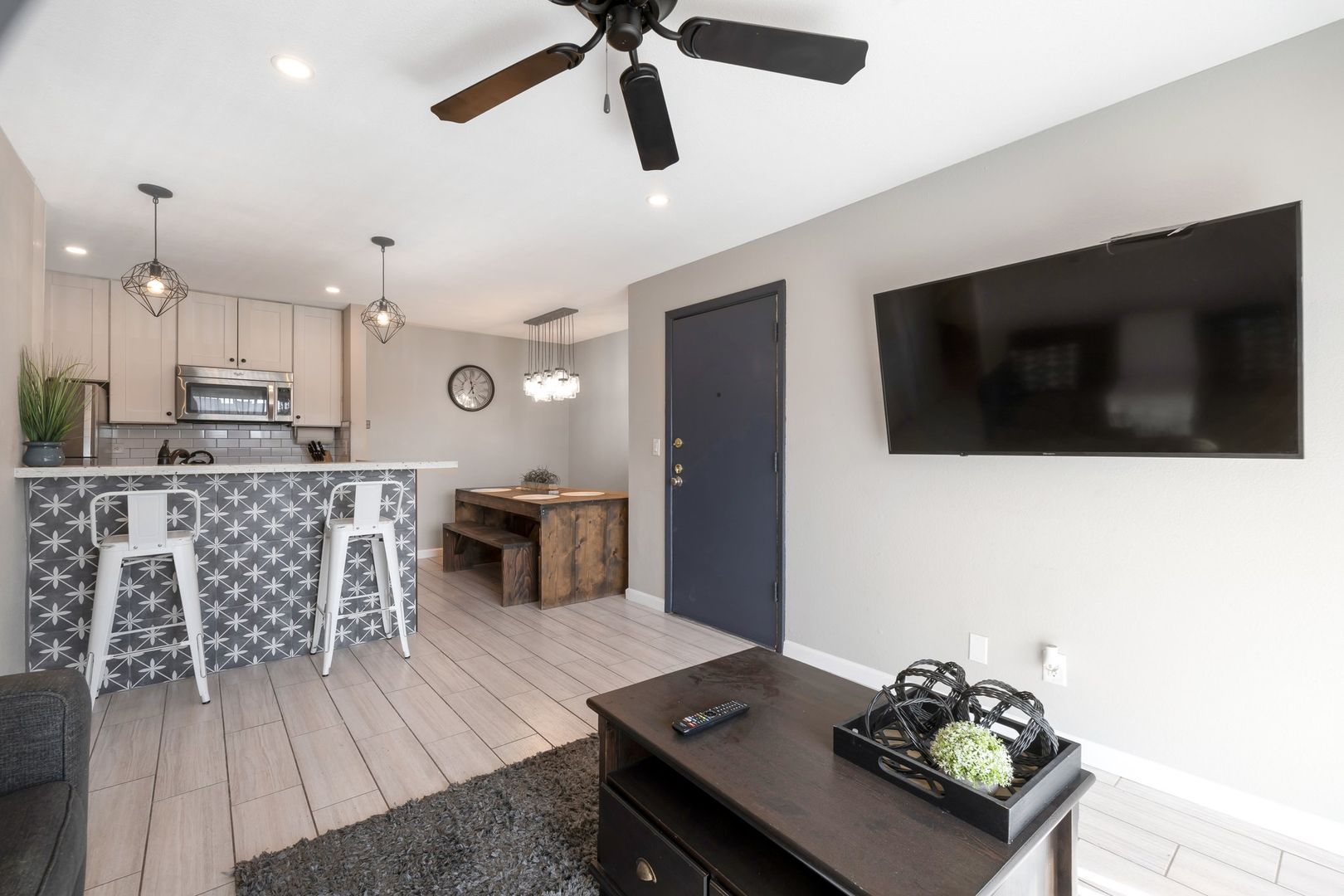 Scottsdale Condo: 8055 E Thomas Rd