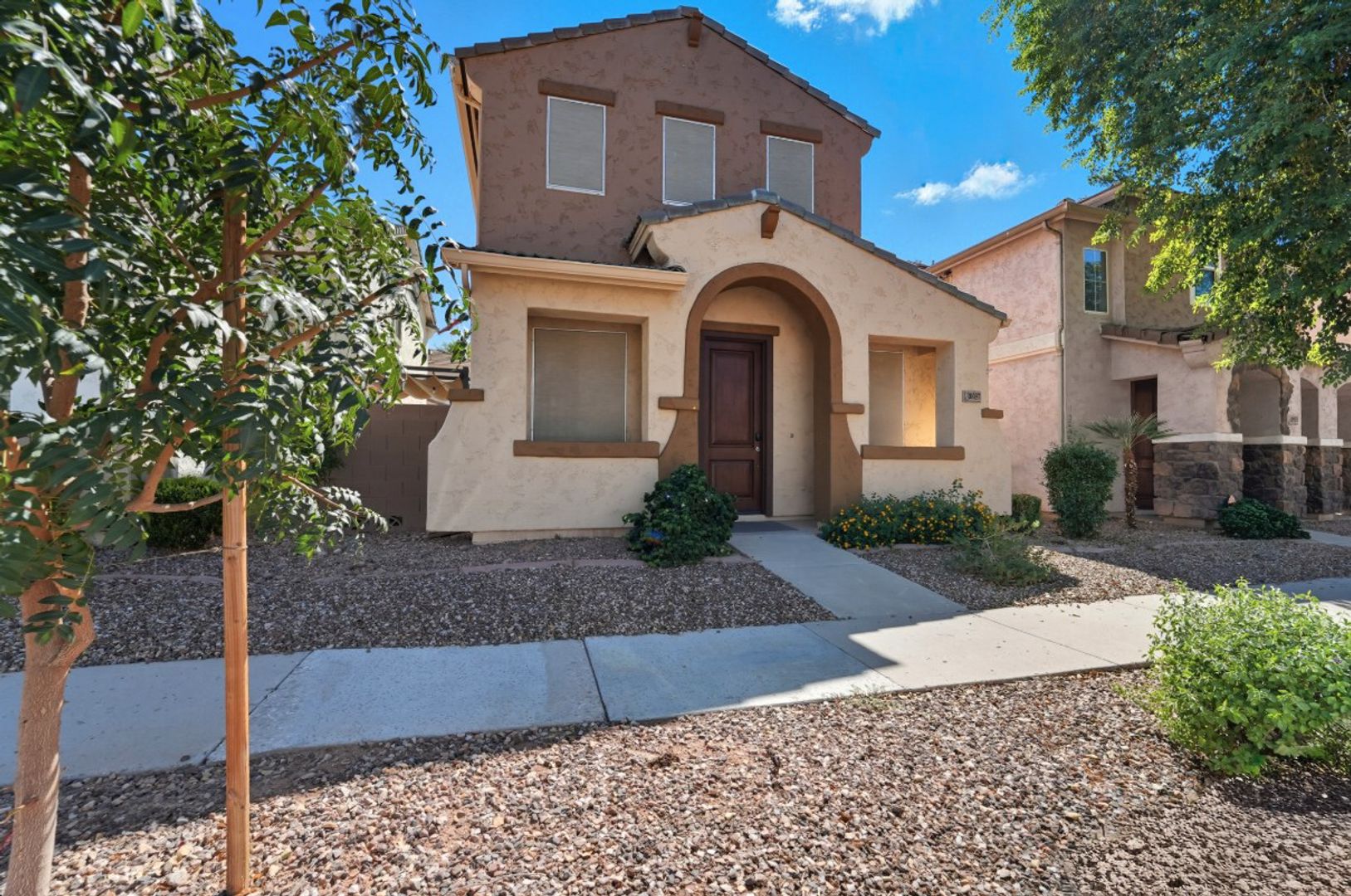 Mesa House: 10037 E Isleta Ave