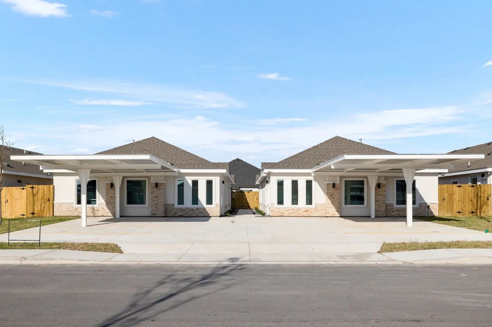 Edinburg Townhome: 823 N Woodson Ave- Unit 2