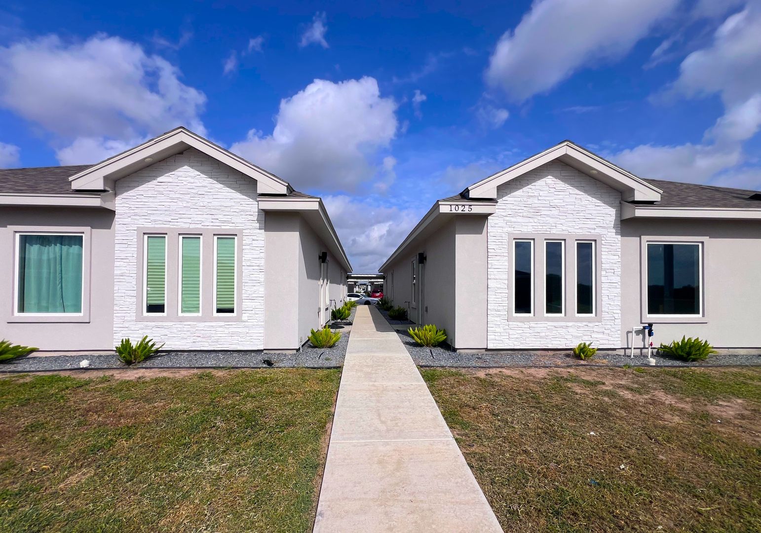 Edinburg House: 1025 N Clarence Ave Unit A