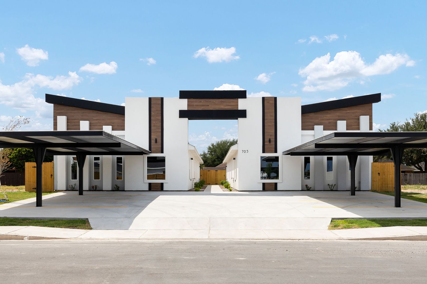 Edinburg House: 504 N Alexandrite