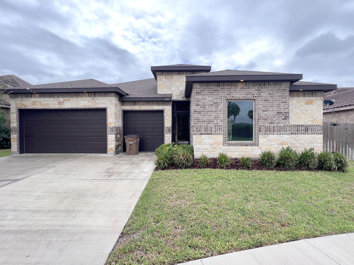 Edinburg House: 4226 Stillwater Cove