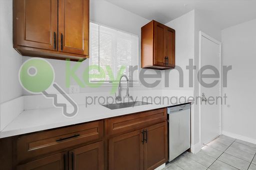 ►►►$1,000 OFF FIRST MONTH'S RENT | NEWLY Remodeled Apartment in Prime location – photo 1