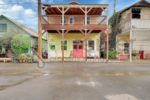 Commercial Opportunity in Walnut Grove!