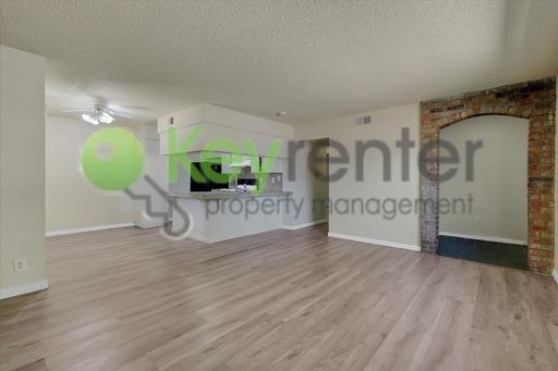►►►$500 OFF First Month’s Rent! | Clean 2 BD 1 Bath in Great Central Location – photo 1
