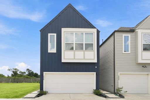 Stunning 3/2.5 Home in Gated Complex in Houston, TX! FIRST YEAR OF ELECTRICITY COVERED! – photo 1