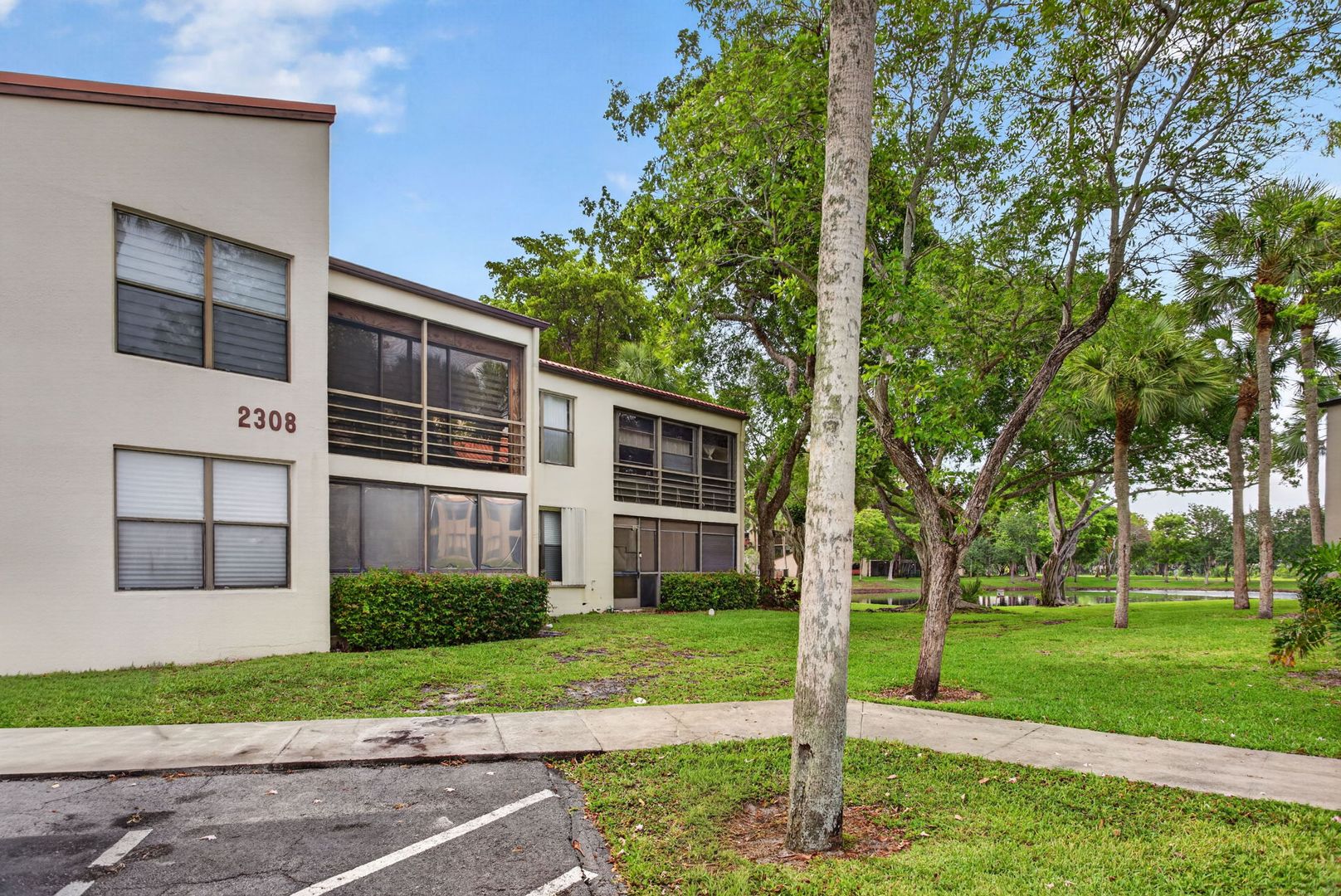Pompano Beach Condo: 2308 S Cypress Bend Dr Apt 123