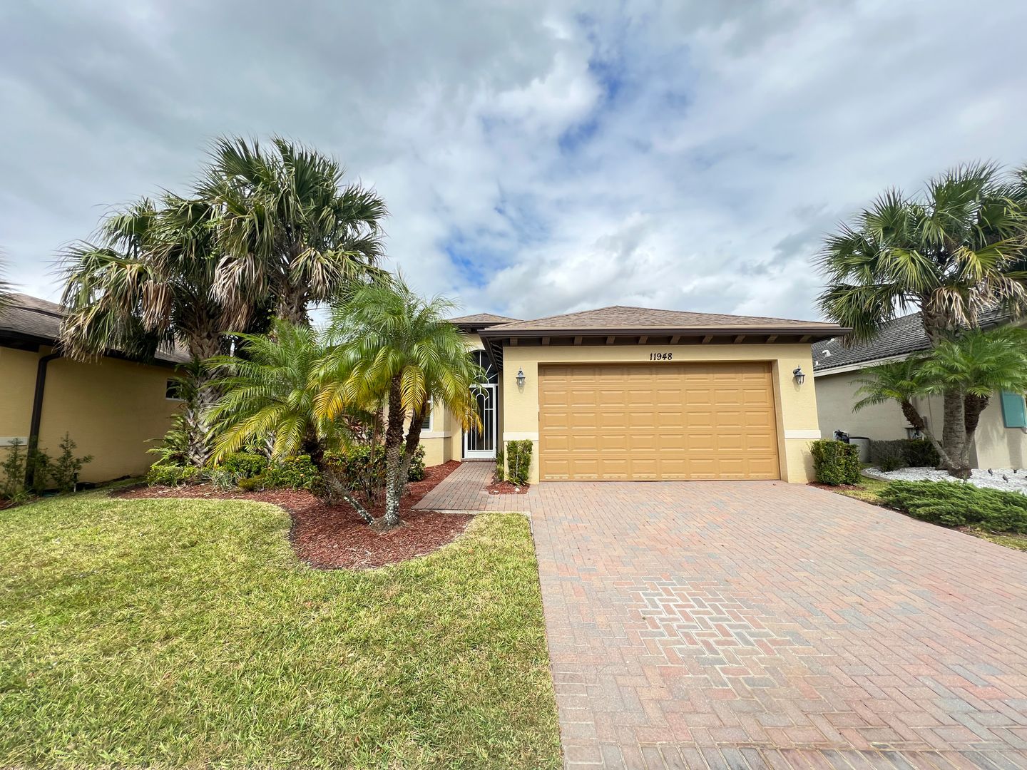 Port Saint Lucie House: 11948 SW Crestwood Cir