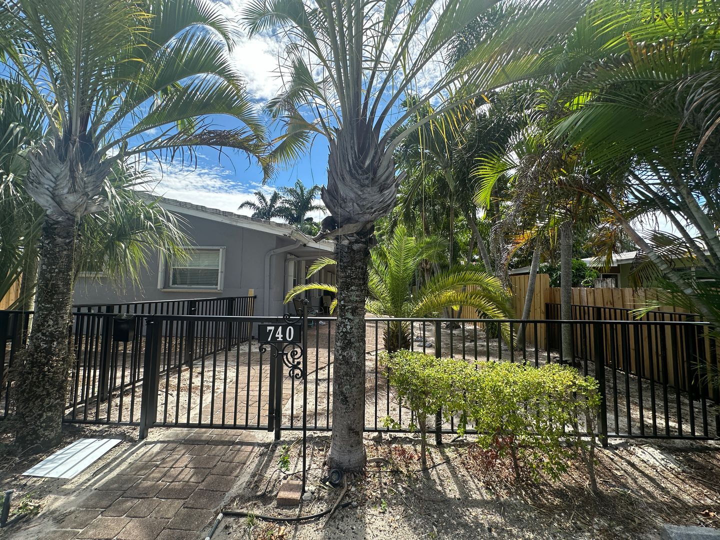 Oakland Park Apartment: 740 NE 37th St