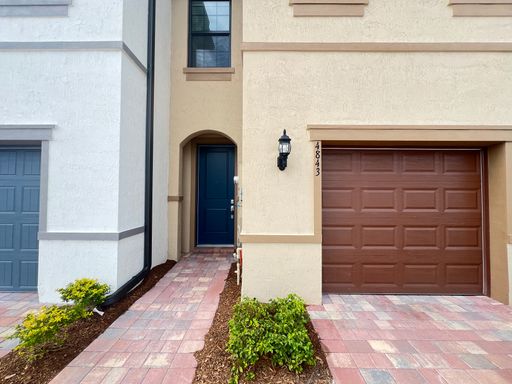 Spectacular Contemporary Style 3 br, 2.5 bath House - Ready for YOU!! – photo 1