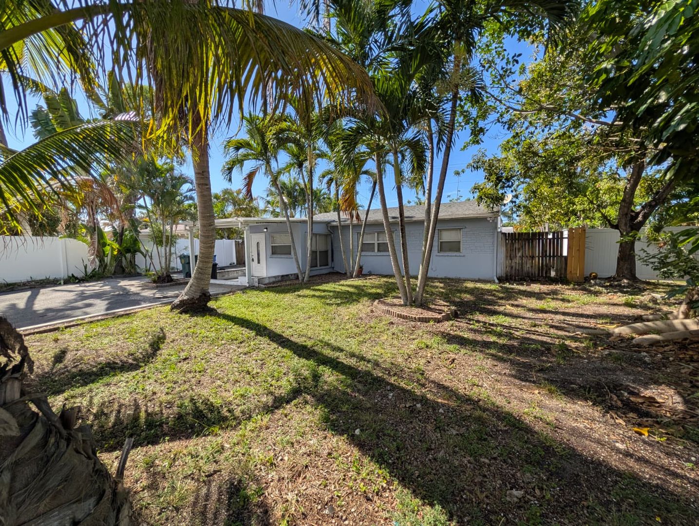Fort Lauderdale House: 621 NE 56th St