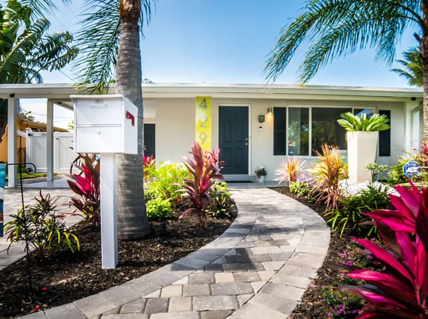 Deerfield House: 429 SE 2nd Ct