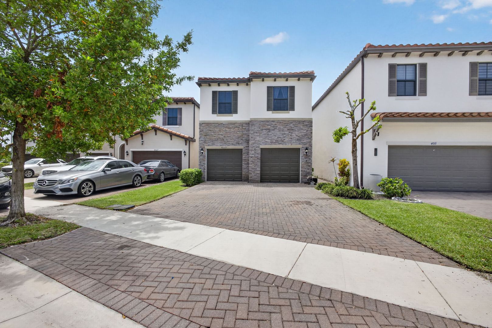 Riviera Beach House: 4009 Sequoia Pl