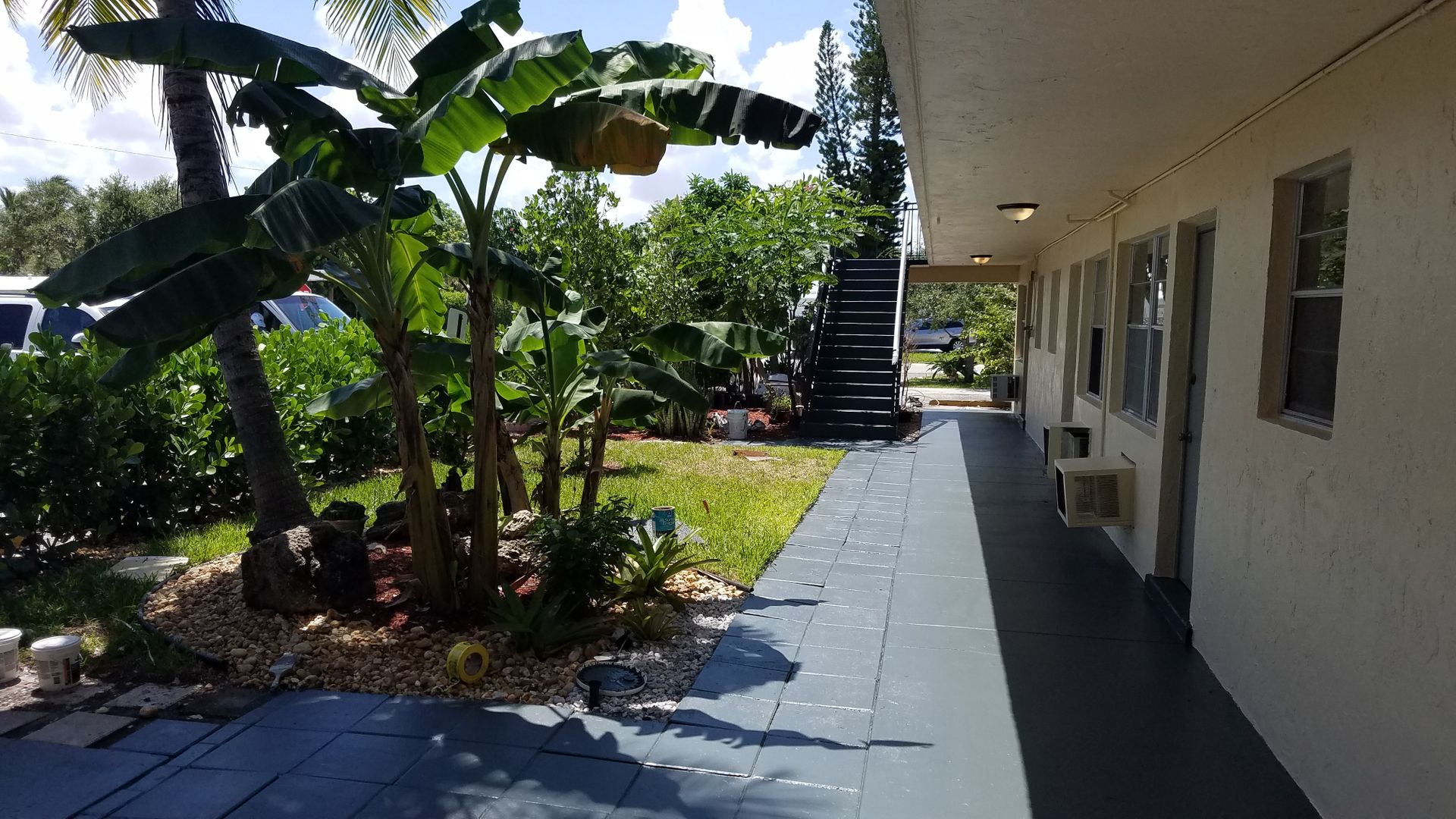 Lantana Apartment: 620 S Broadway