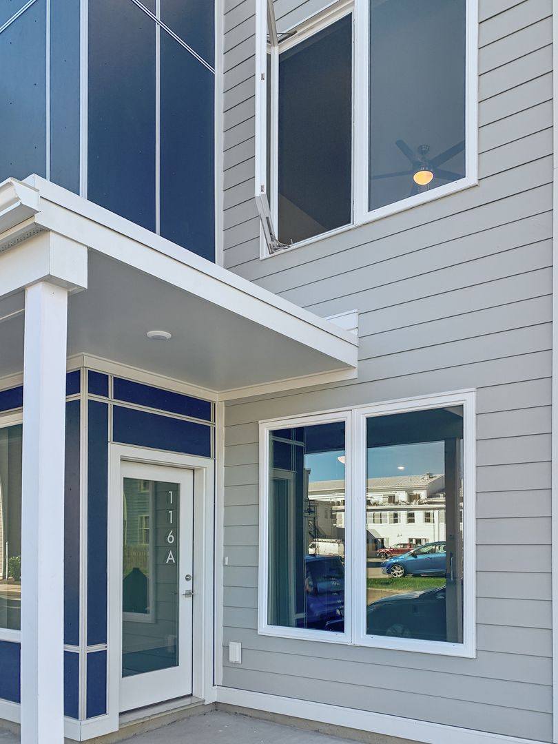 Richmond House: 116 W 12th St