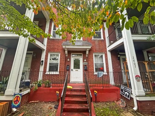 Spacious 2-Bedroom Richmond Home with Private Balcony, Deck & Off-Street Parking – photo 1