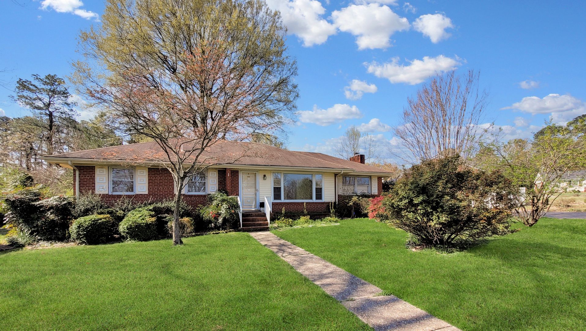 Richmond House: 5411 Windingbrook Rd