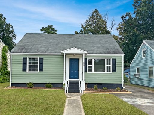 Spacious 5 Bedroom, 2 Bath Hidden Gem in Lakeside!! – photo 1