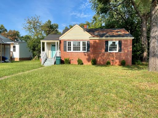 Comfortable 2-Bedroom Henrico Home- Applications are 50% off right now using code “HALFOFF” – photo 1