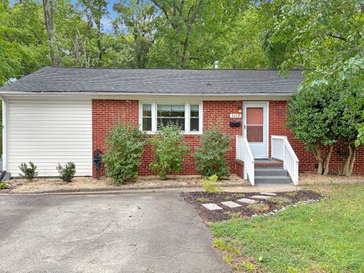 Adorable 3 Bedroom House in Libbie Mill Area – photo 1