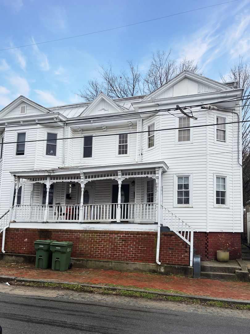 Richmond House: 2003 Cedar Street