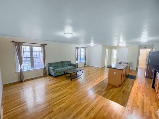 Stylish 3-Bedroom Condo in the Heart of Carytown – photo 1
