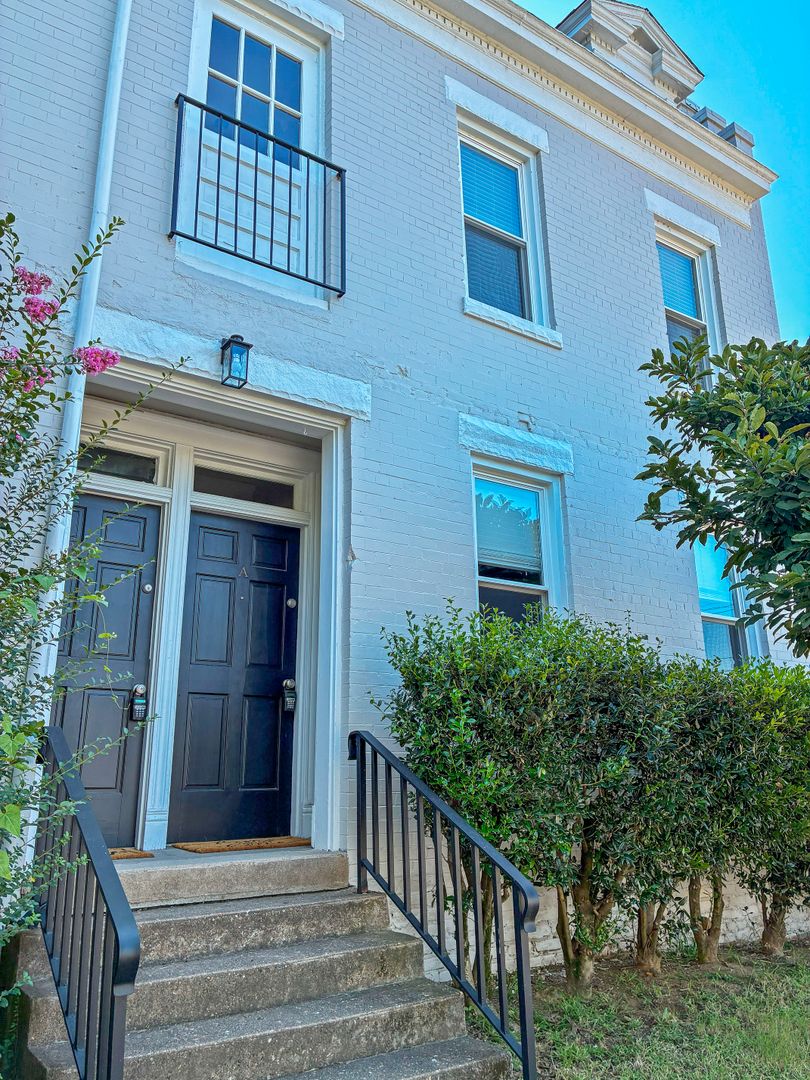 Richmond Apartment: 1 N Allen Avenue