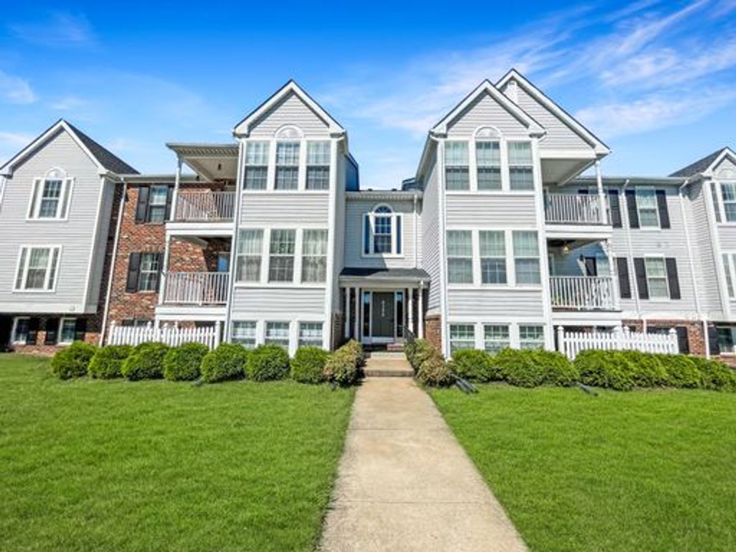 Glen Allen Condo: 9373 Man-O-War Court, #1101