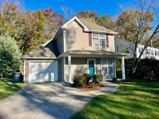 Beautiful 3 BR/1.5 BA with Attached Garage in East Ridge!