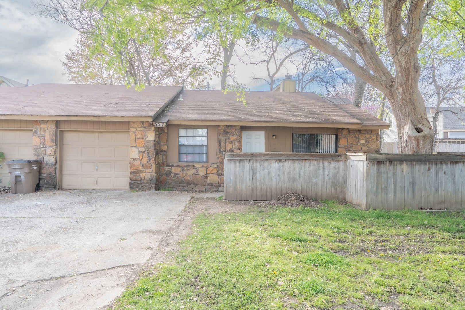 Tulsa Apartment: 1355 E 60th St
