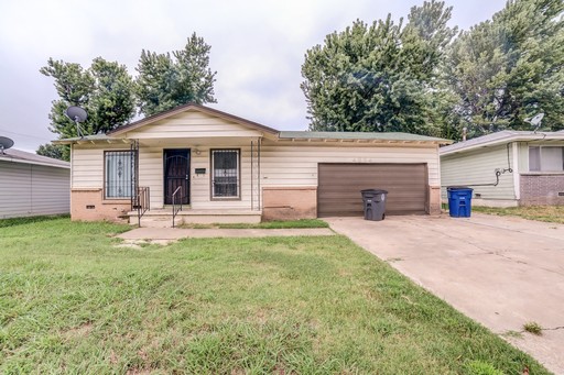 3 Bed | 1.5 Bath in North Tulsa! Accepts Section 8! – photo 1