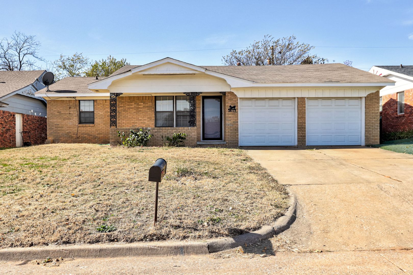 Spencer House: 3417 Paradise Dr