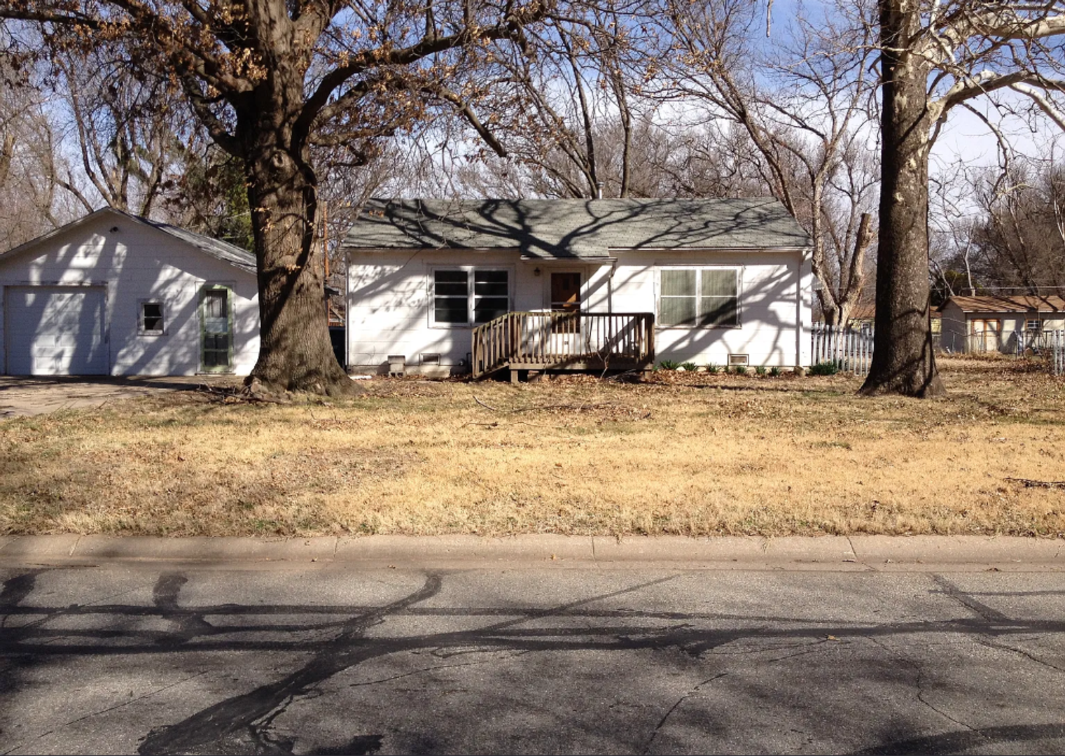 Haysville House: 200 S Van Arsdale Ave