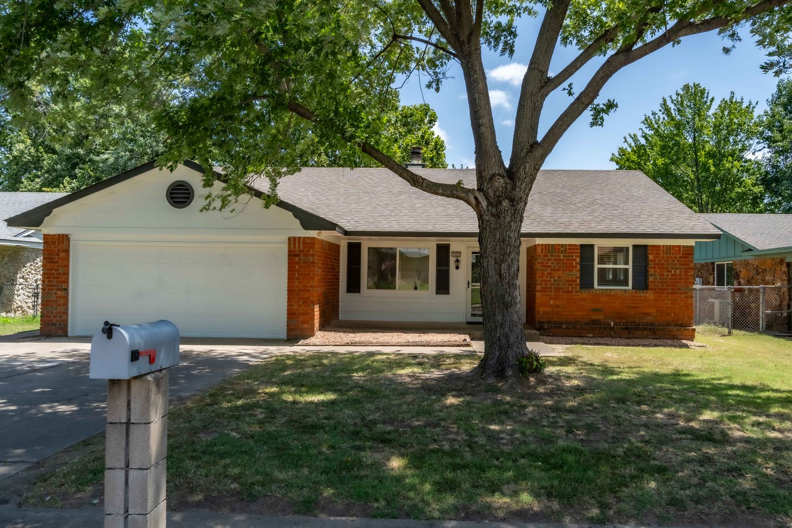 Broken Arrow House: 3321 S Ash Ave
