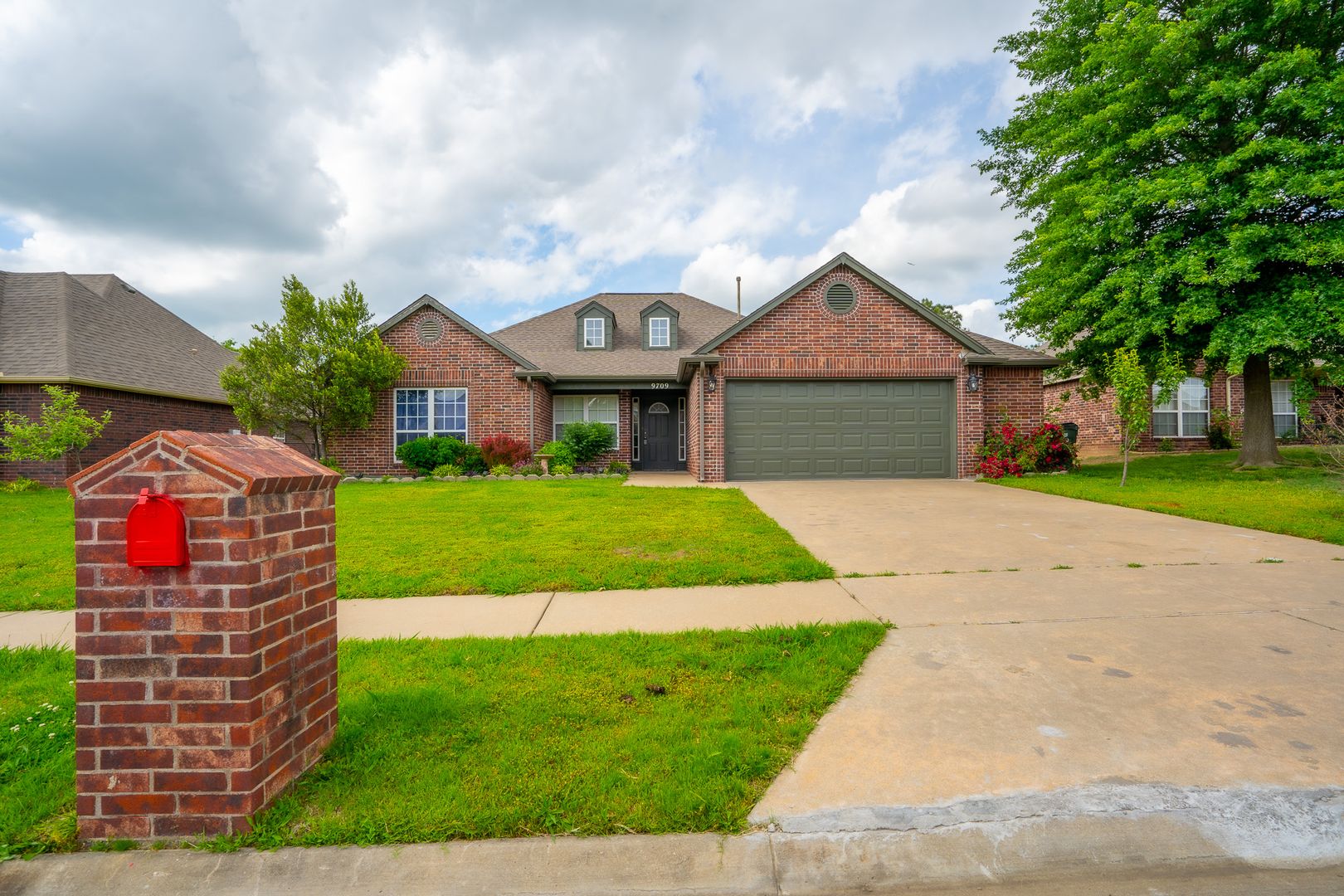 Owasso House: 9709 E 111th St N