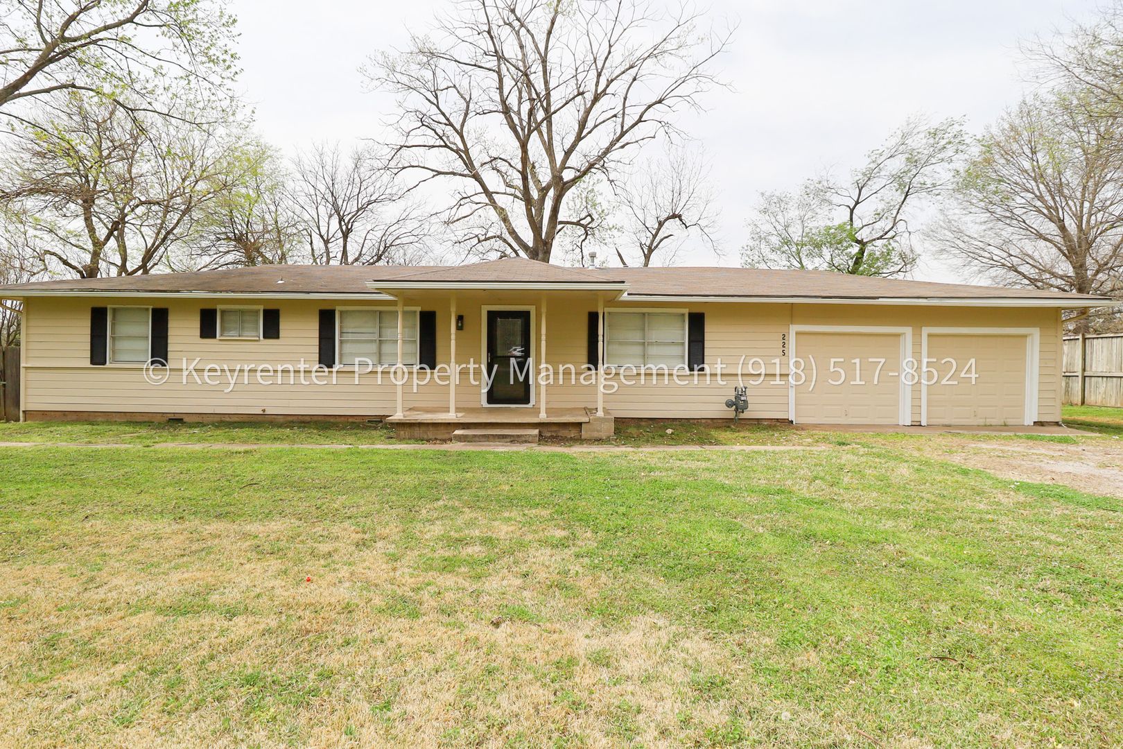 Oologah House: 225 S Walnut St