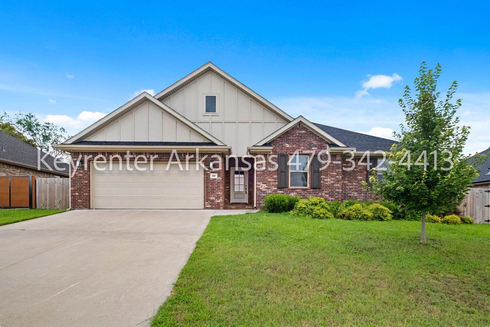 Siloam Springs House: 800 Fallon St