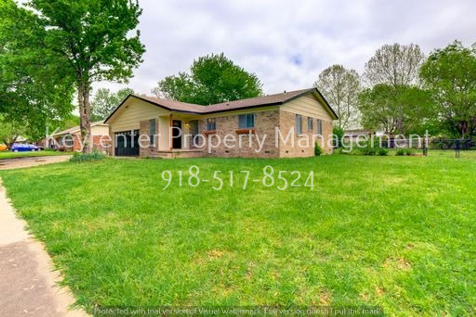 Collinsville House: 11621 N 103rd E Ave