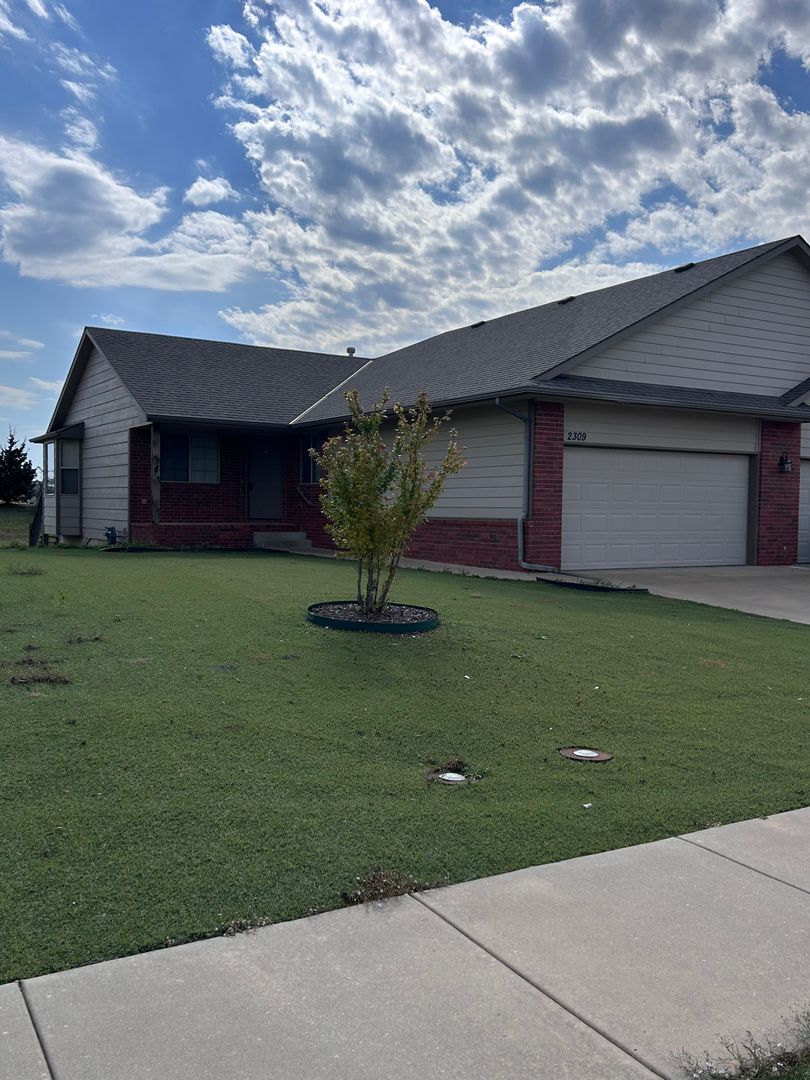 Kechi Apartment: 2307 E Coolwater St