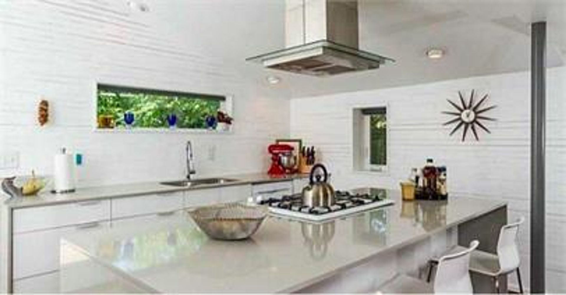 Fayetteville House: 1321 S Washington Ave