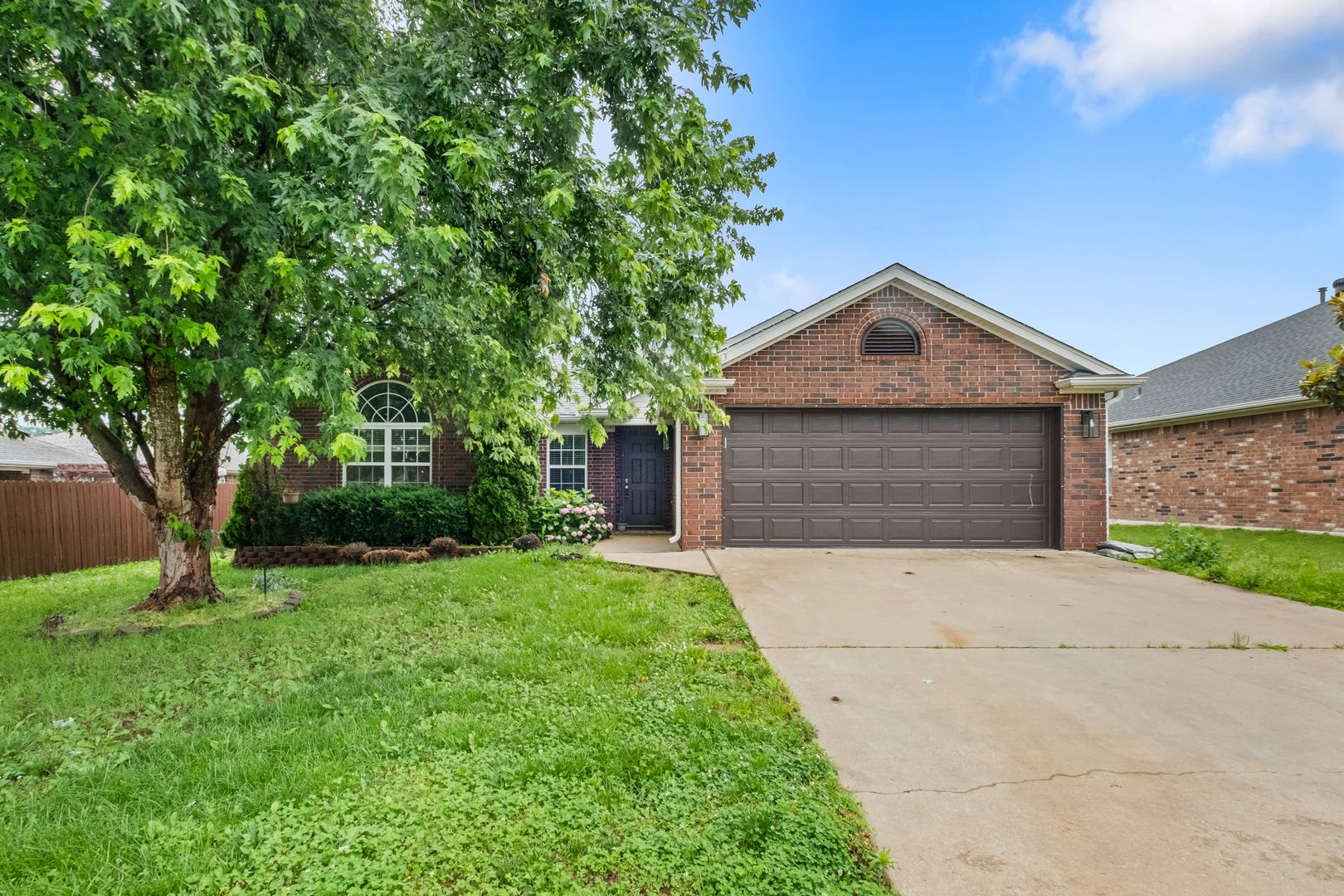 Bentonville House: 3703 Surrey Ave