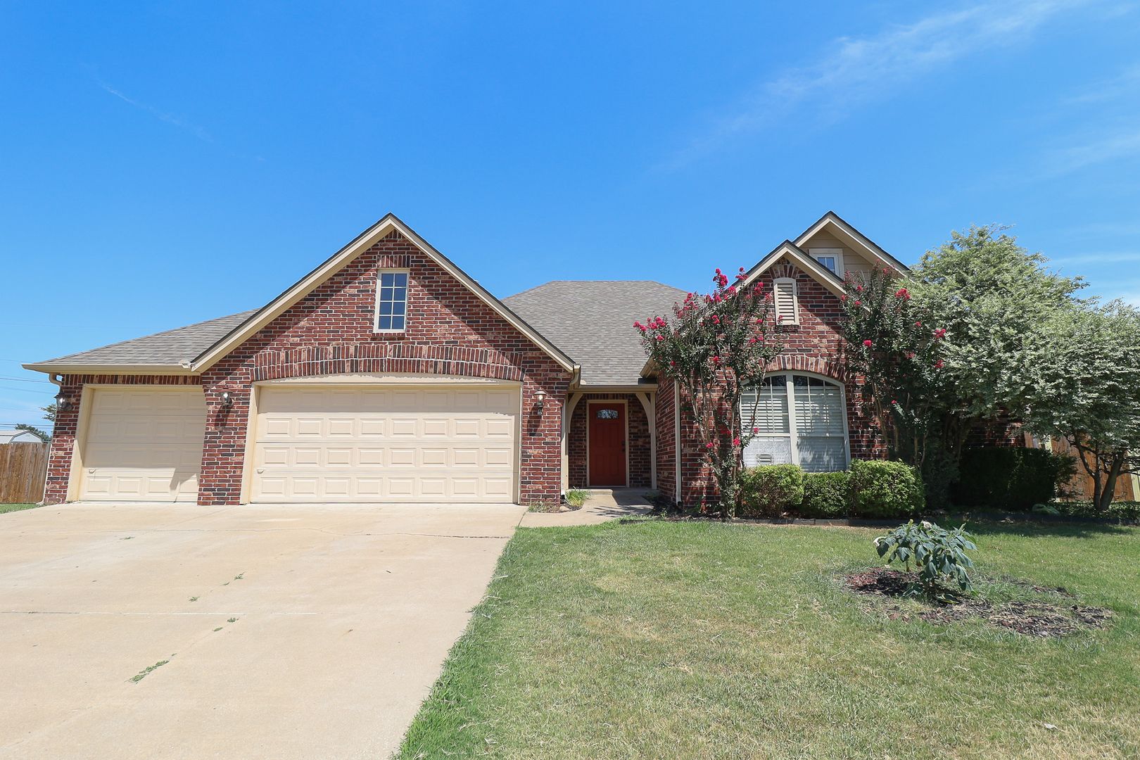 Sand Springs House: 5107 Barr Dr
