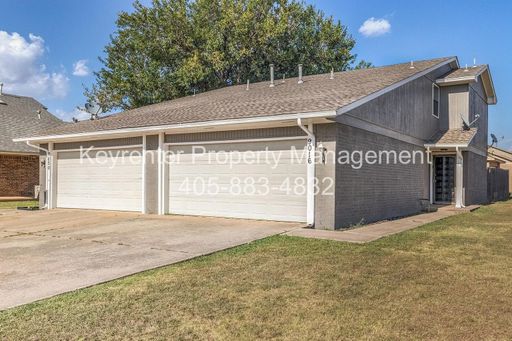 **25 Percent Off your First Month's Rent** Beautiful 2BD/2.5 BTH Home Right off of NW Expressway and Shopping Areas – photo 1