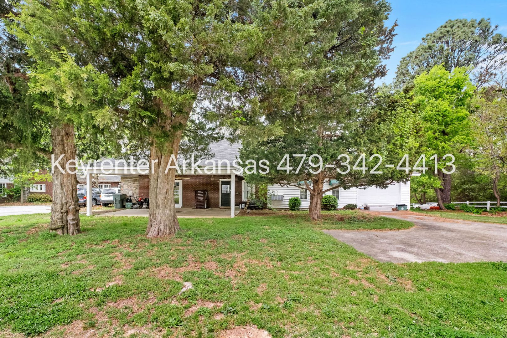 Fayetteville House: 255 W Lawson Street