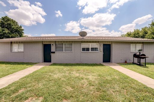 2 Bed / 1 Bath With Trash, Sewer, Water, and Lawn Care Included! / $900 – photo 1